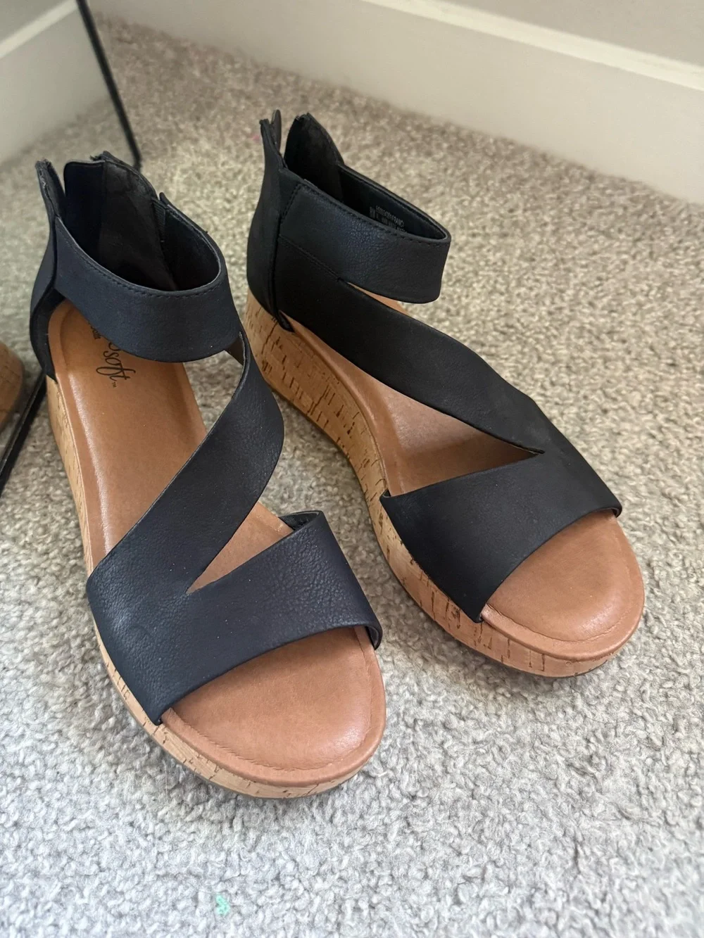 Eurosoft by Sofft Franci platform wedge sandal Black size 8